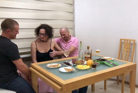 На встречу выпускников пришли только те, с кем можно было вспомнить старые добрые времена.